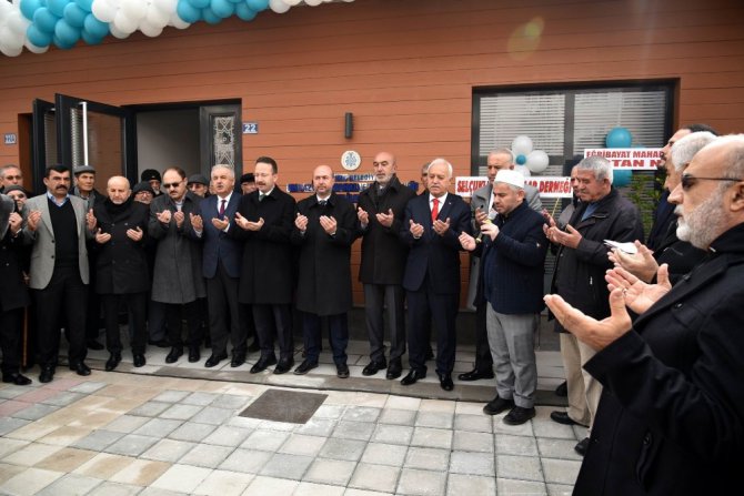 Selçuklu’da Malazgirt Mahallesi Emekliler Lokali ve Muhtarlık Ofisi açıldı