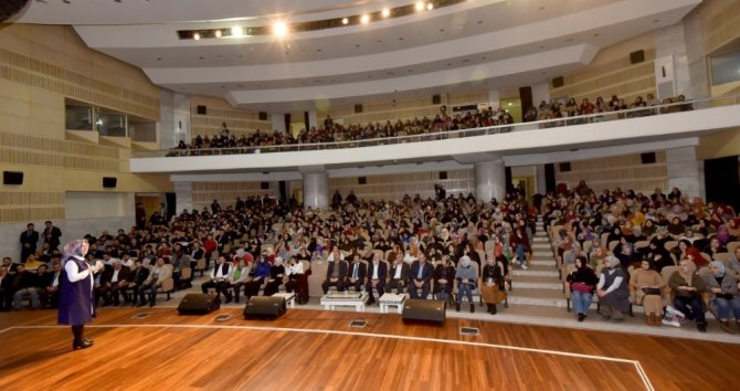 Karatay’da “Sağlıklı İletişim Mutlu Aile Okulu” seminerleri başladı