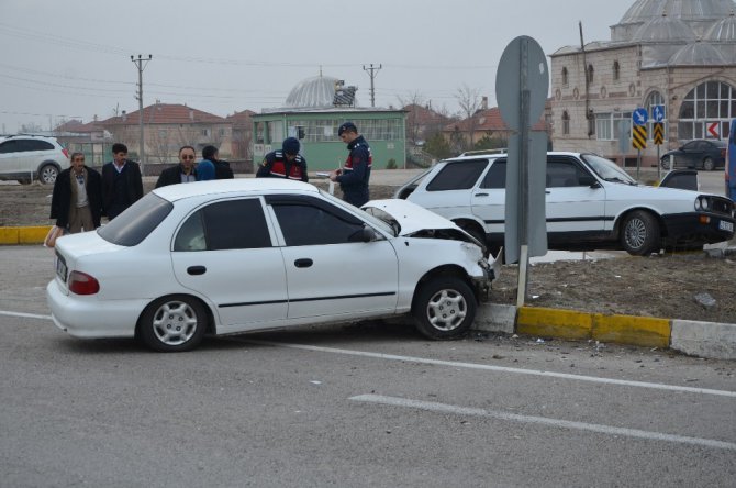 Konya’da iki otomobil çarpıştı: 4 yaralı