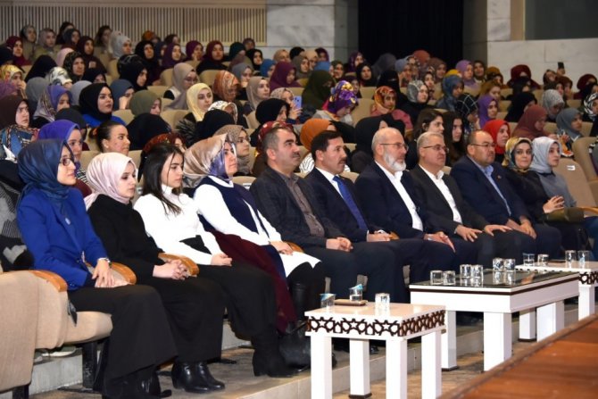 Karatay’da “Sağlıklı İletişim Mutlu Aile Okulu” seminerleri başladı