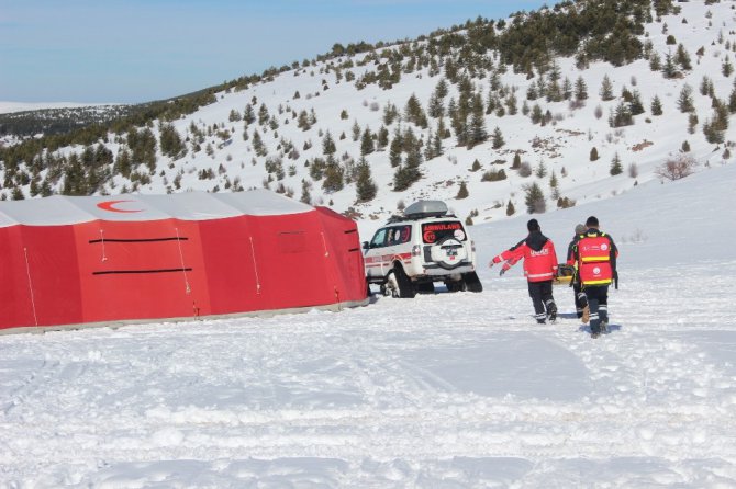 Helikopter destekli çığ tatbikatı gerçeğini aratmadı