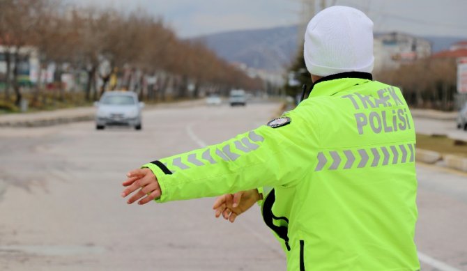 Aksaray polisi trafik kural ihlallerine geçit vermiyor