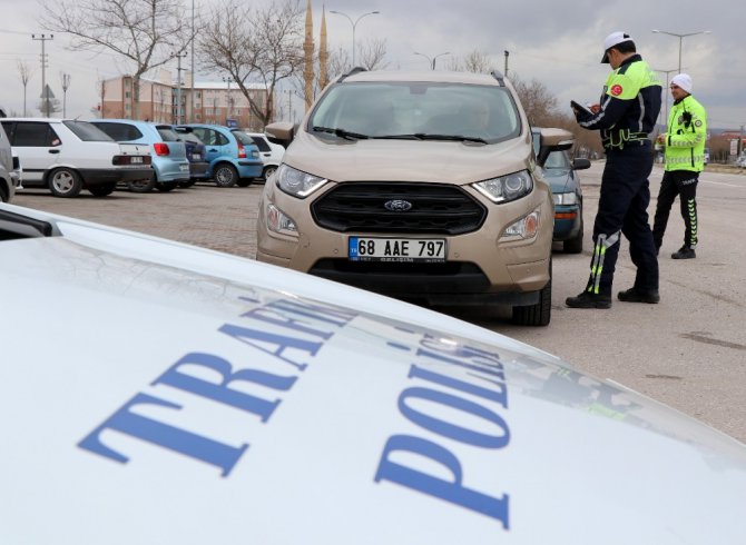 Aksaray polisi trafik kural ihlallerine geçit vermiyor