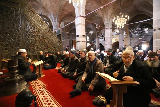 Aksaray’da şehitler için mevlit okundu