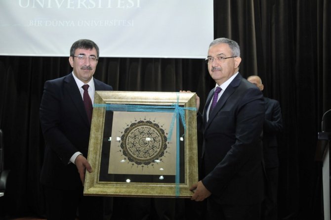 “Türkiye’nin Dış Politikası ve Ortadoğu” konferansı yapıldı