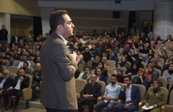 Karatay’da “Sağlıklı İletişim Mutlu Aile Okulu” seminerleri sürüyor