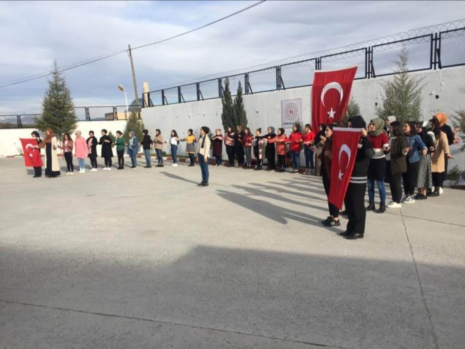 Mehmet Akif Ersoy, işaret diliyle İstiklal Marşı okuyarak anıldı