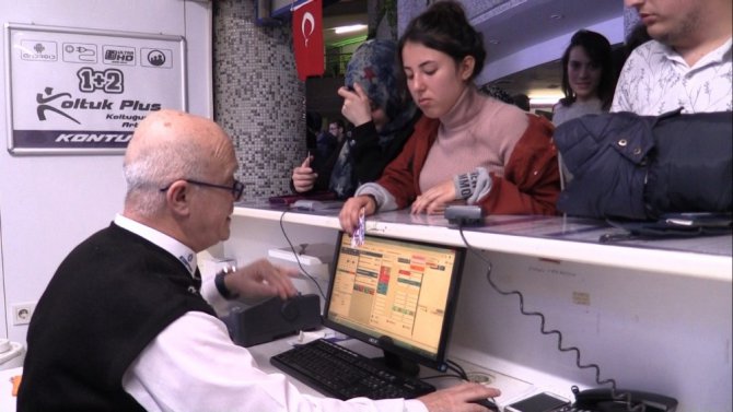 Konya Otogarında öğrenci yoğunluğu