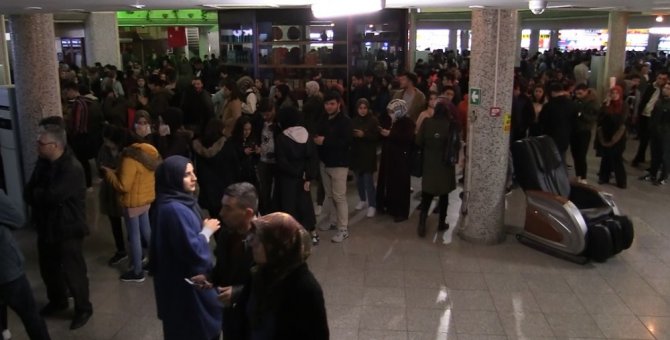 Konya Otogarında öğrenci yoğunluğu