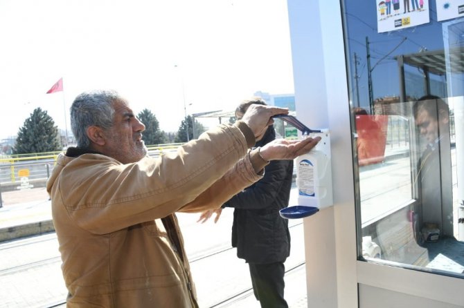 Konya’da otogar ve duraklara dezenfektan kuruldu