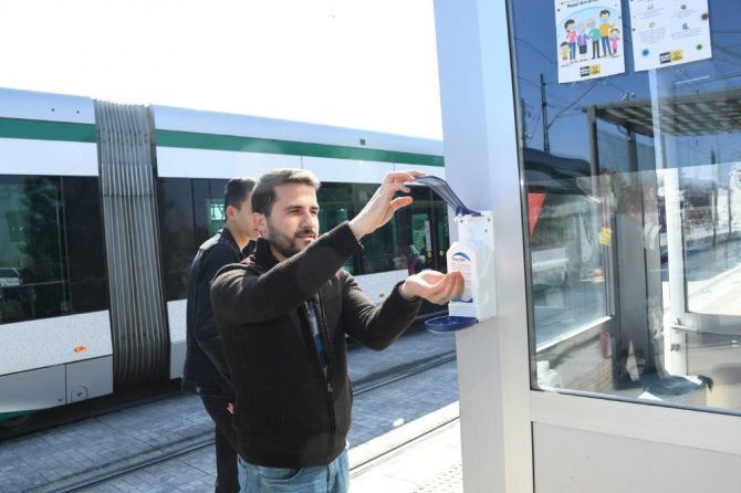 Konya’da otogar ve duraklara dezenfektan kuruldu