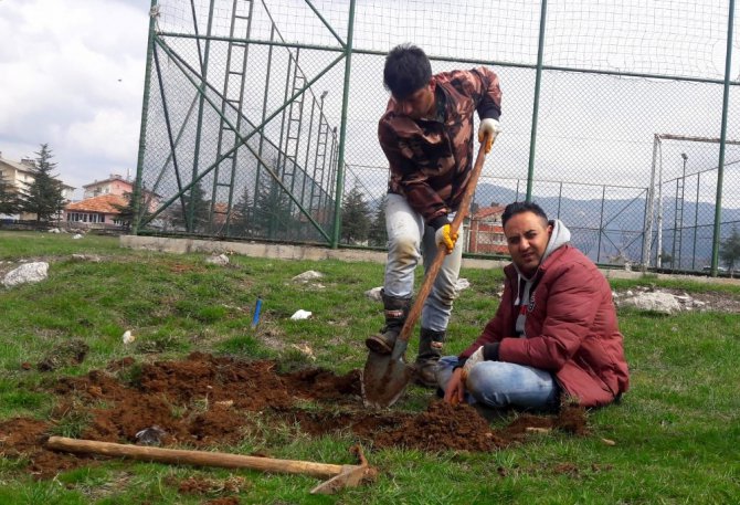 Beyşehir’de mahalleli gençlerden “Benim de dikili bir fidanım olsun” etkinliği