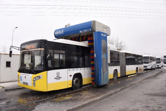 Karantinaya alınan vatandaşları taşıyan otobüslerin dezenfeksiyonu yapıldı