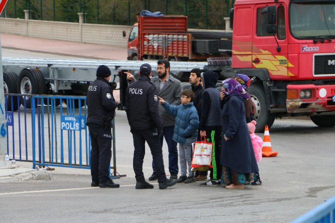 Karantina altındaki vatandaşların yakınlarının bekleyişi sürüyor