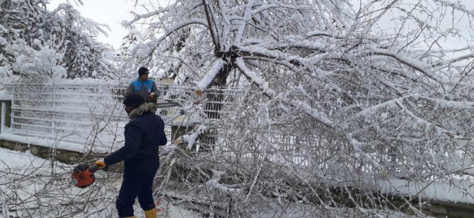 Beyşehir’de kar yağışı ilçeyi beyaza bürüdü