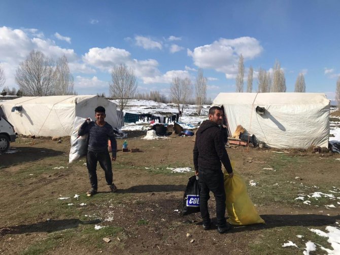 Akşehir Belediyesinden geçici tarım işçilerine yardım