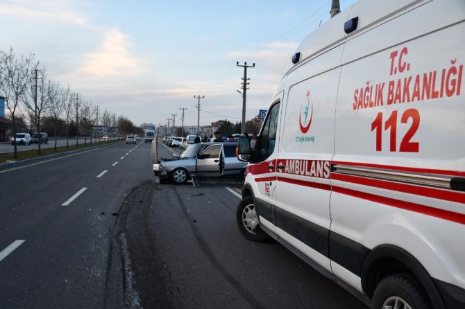 Aksaray’da iki otomobil çarpıştı: 1 yaralı