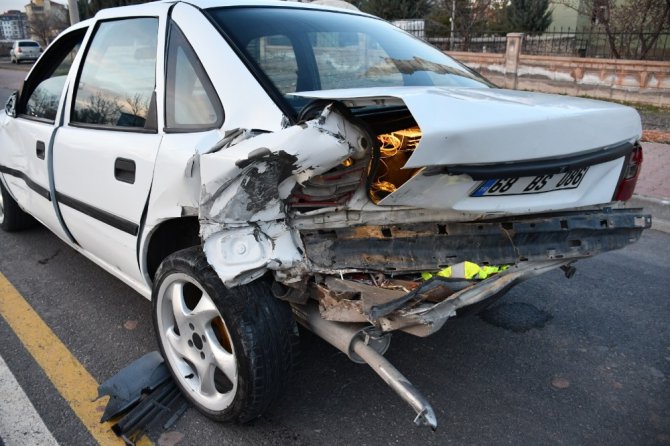 Aksaray’da iki otomobil çarpıştı: 1 yaralı