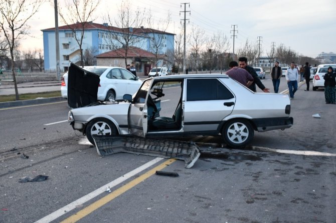 Aksaray’da iki otomobil çarpıştı: 1 yaralı