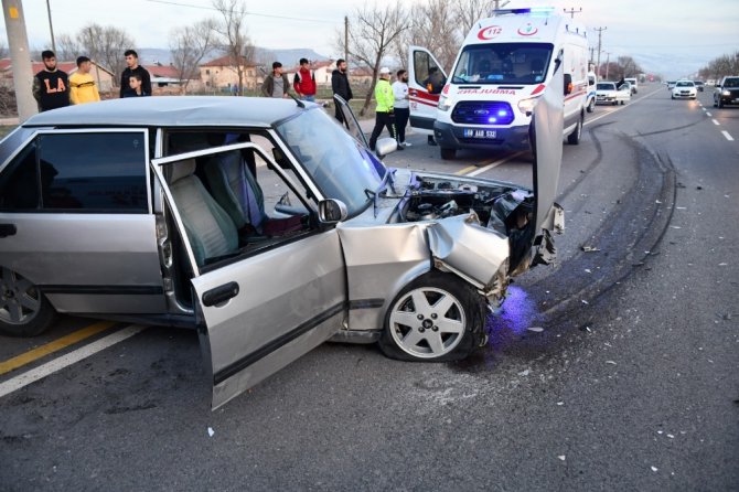 Aksaray’da iki otomobil çarpıştı: 1 yaralı