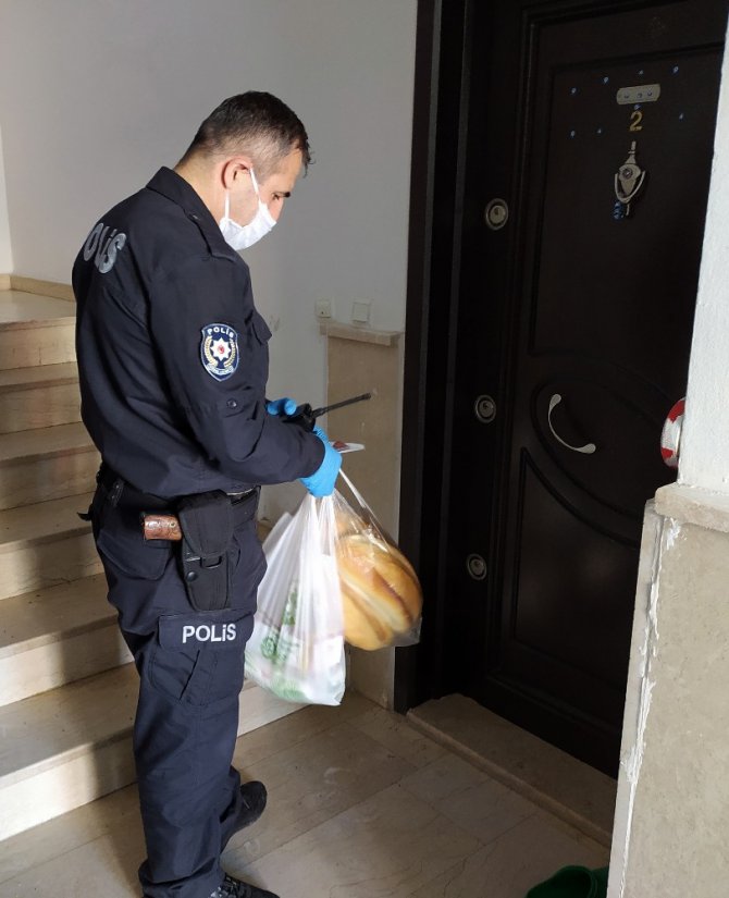 Aksaray’da yaşlı ve hastaların ihtiyaçlarını polis ekipleri karşıladı