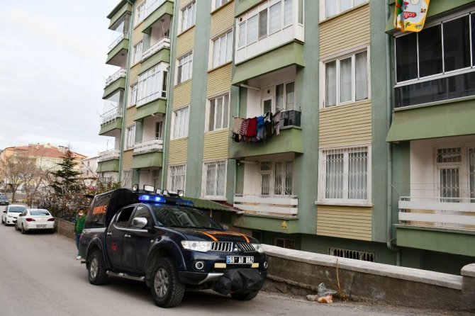 Aksaray’da UMKE ekibi yaşlıları evlerinde tedavi ediyor