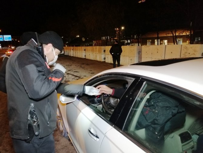 Aksaray polisi hem asayiş, hem de korona uygulamasında