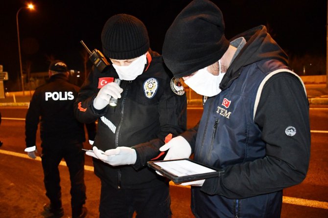 Aksaray polisi hem asayiş, hem de korona uygulamasında