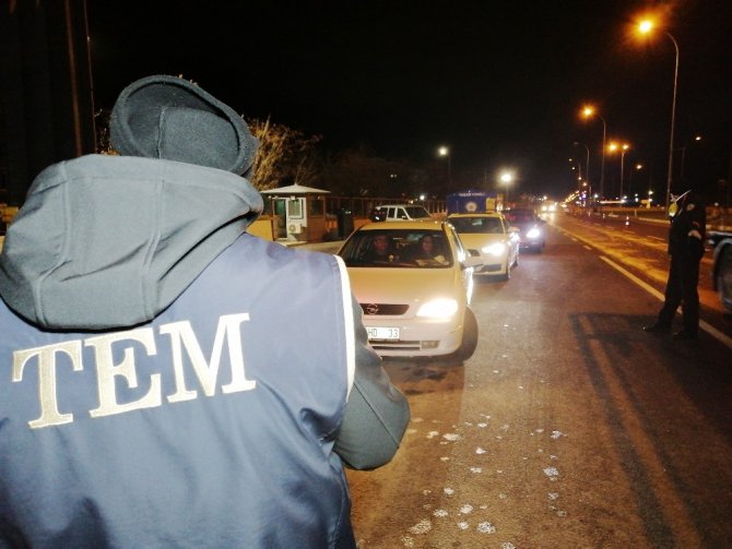 Aksaray polisi hem asayiş, hem de korona uygulamasında