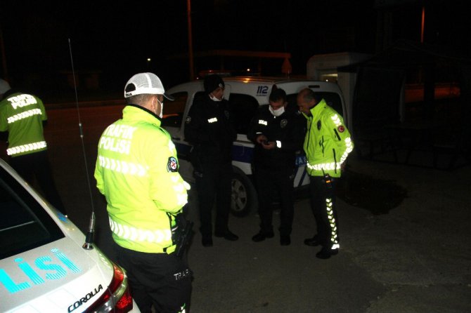 Şehirler arası seyahat eden yolcu otobüslerinde polis denetimi sıklaştı