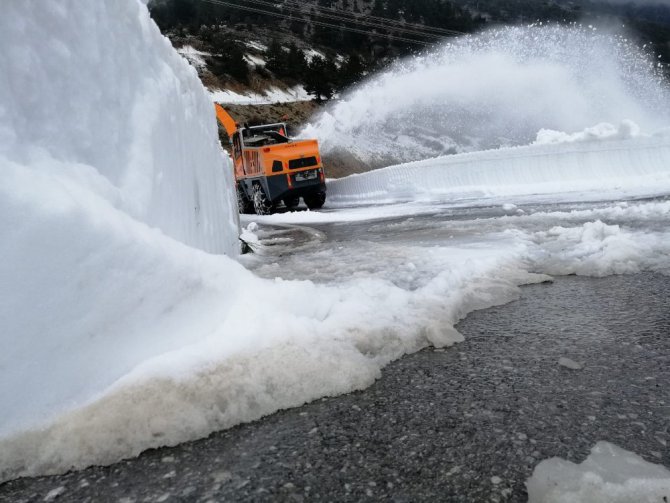 Kardan kapanan Seydişehir-Derebucak yolu trafiğe açıldı