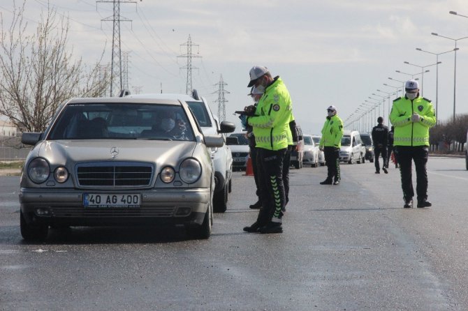 Konya’nın giriş çıkışta sıkı korona virüs denetimi