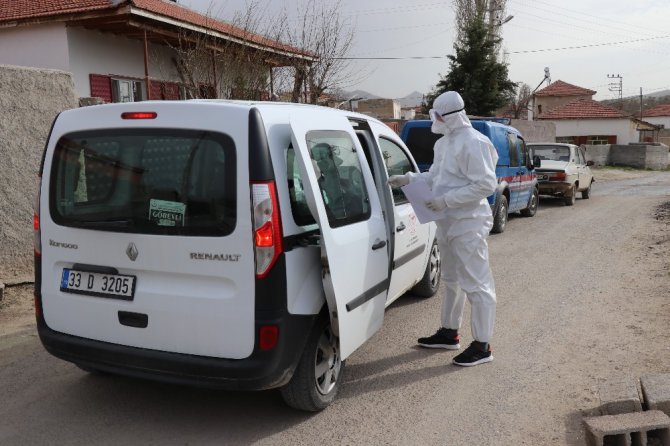 Karantinaya alınan köyde tespit ve test çalışması yapılıyor