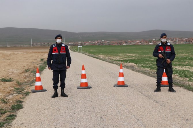 Karantinaya alınan köyde tespit ve test çalışması yapılıyor