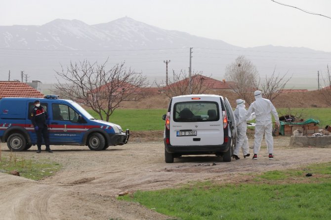 Karantinaya alınan köyde tespit ve test çalışması yapılıyor