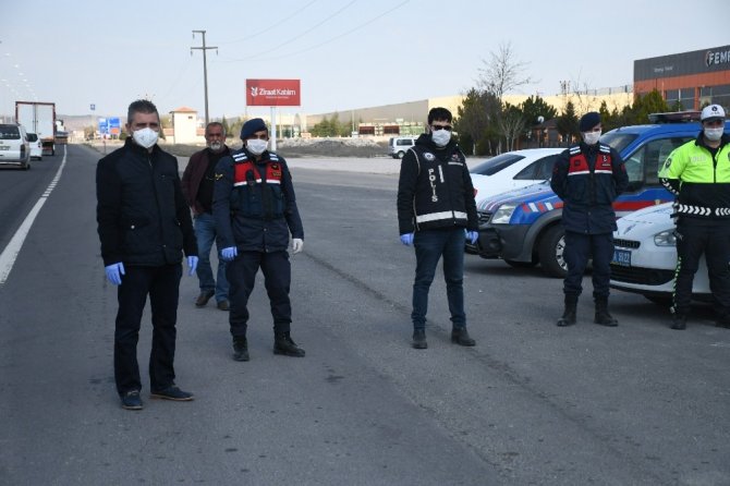 10 Nisan’da polis ekiplerine tatlı ikramıyla moral desteği