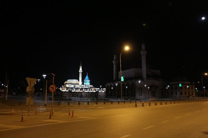 Konya’da cadde ve sokaklar boşaldı