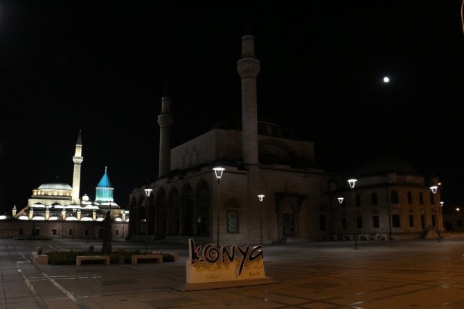 Konya’da cadde ve sokaklar boşaldı