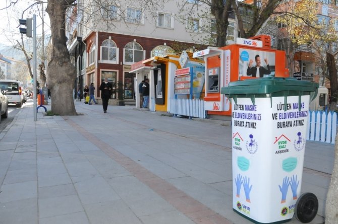 Akşehir Belediyesinden şehit ve gazi ailelerine maske