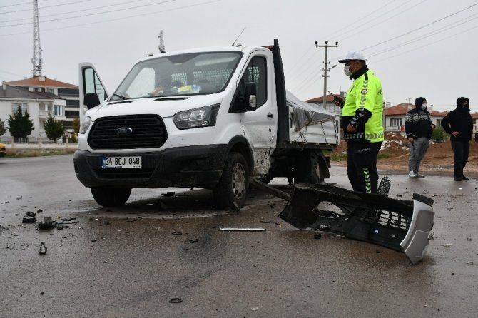 Aksaray’da kamyonetle otomobil çarpıştı: 1 yaralı