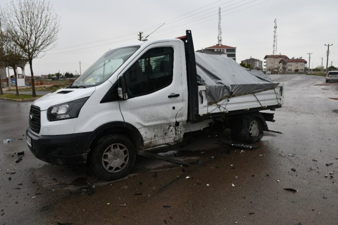 Aksaray’da kamyonetle otomobil çarpıştı: 1 yaralı