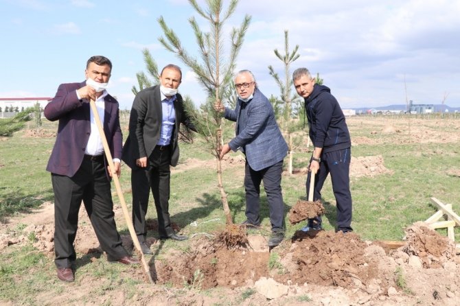 Aksaray’da ’inadına üretim, inadına yatırım’ sloganıyla 5 bin fidan toprakla buluştu