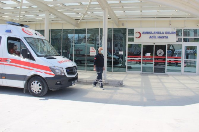 Fransa’da fişi çekilmek istenen hasta ambulans uçakla Konya’ya getirildi