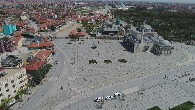 Konya’da boş cadde ve sokaklar havadan görüntülendi