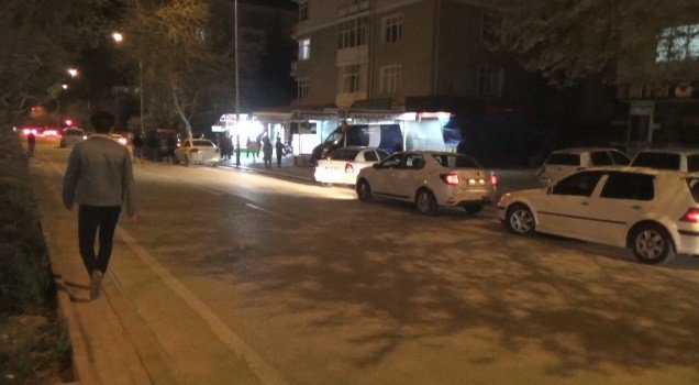 Kısıtlama bitti diye açılan marketler polis tarafından kapatıldı