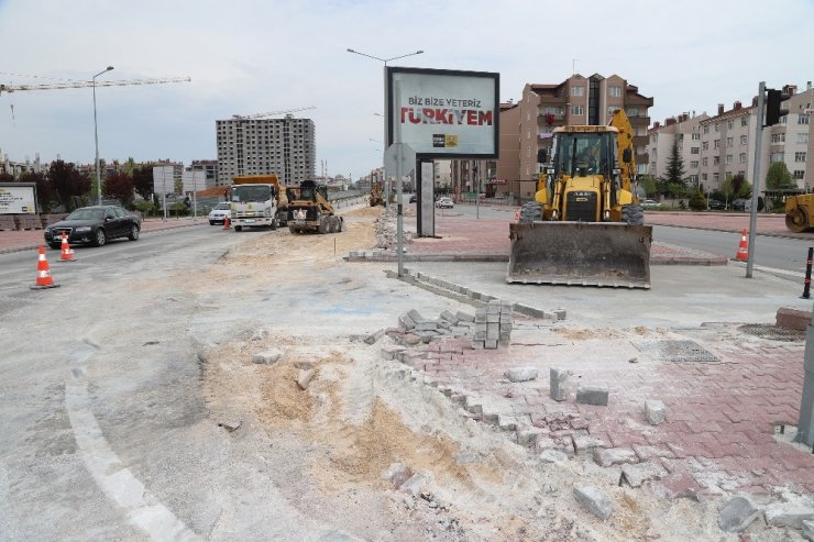 Konya Büyükşehir trafiği rahatlatmak için kavşaklarda düzenleme yapılıyor