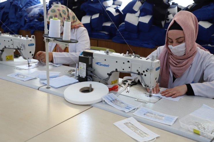 Konya Büyükşehir’den işitme engelliler için ağız kısmı şeffaf maske