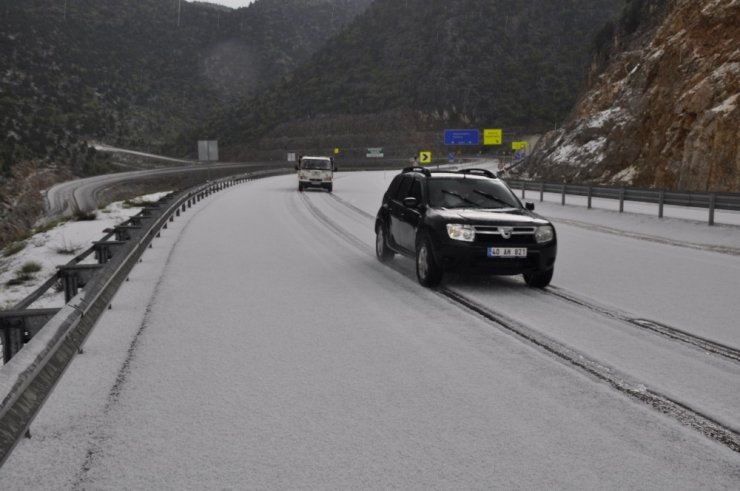 Seydişehir’de dolu etkili oldu