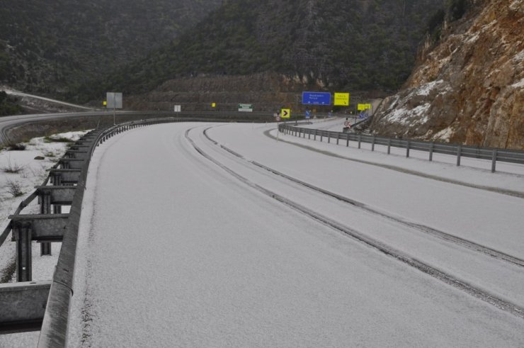 Seydişehir’de dolu etkili oldu