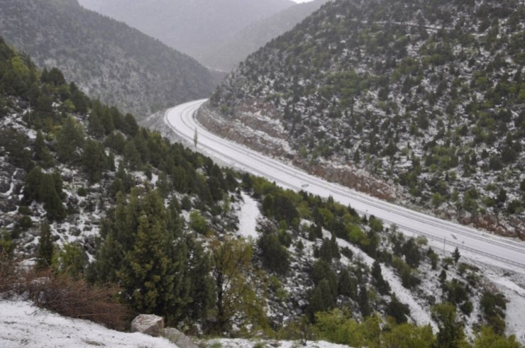 Seydişehir’de dolu etkili oldu